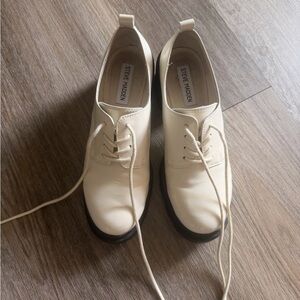 Steve Madden Cream Lace-Up Derby Shoes with Black Soles